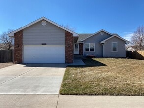 Building Photo - 4 Bed 2.5 Bath Home in Windsor