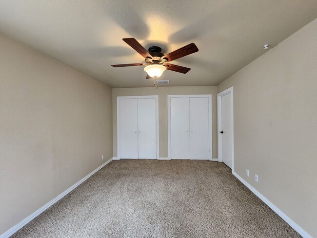 Building Photo - 4/2.5 House With Extra Room Or Office Spac...