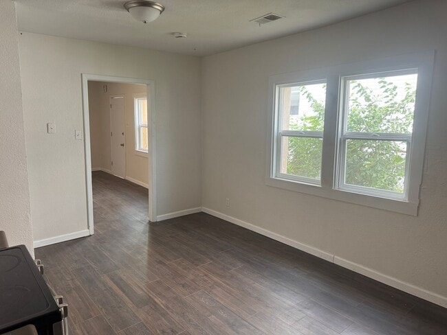 Building Photo - 607 Tenny Ave