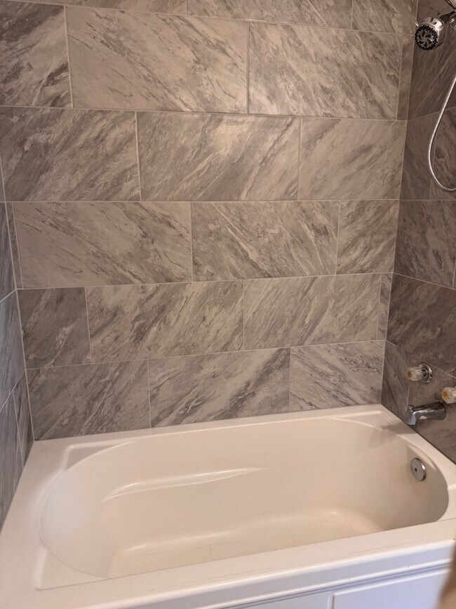 Building Photo - 1305 Davis St