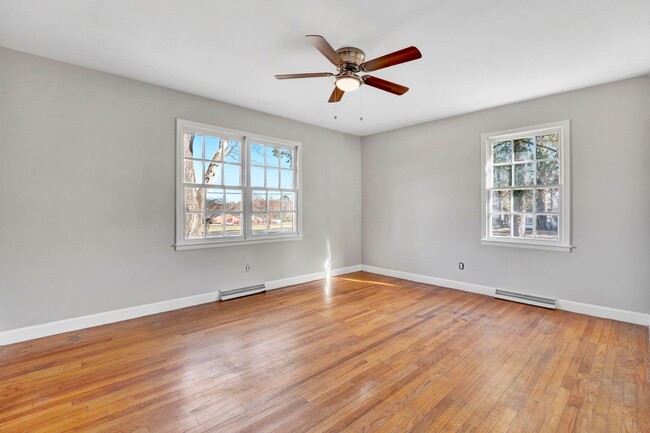 Building Photo - Charming Three Bedroom Home in Gray Court