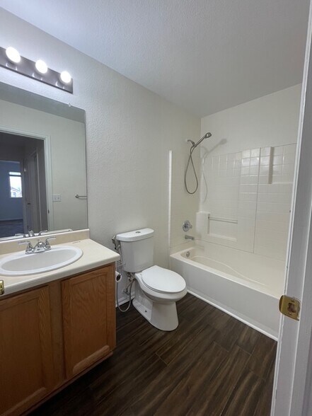 Building Photo - 21920 E Crestline Ln