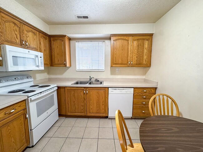 Building Photo - 391 E 700 N