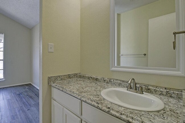 Building Photo - 2314 Capitan Dr
