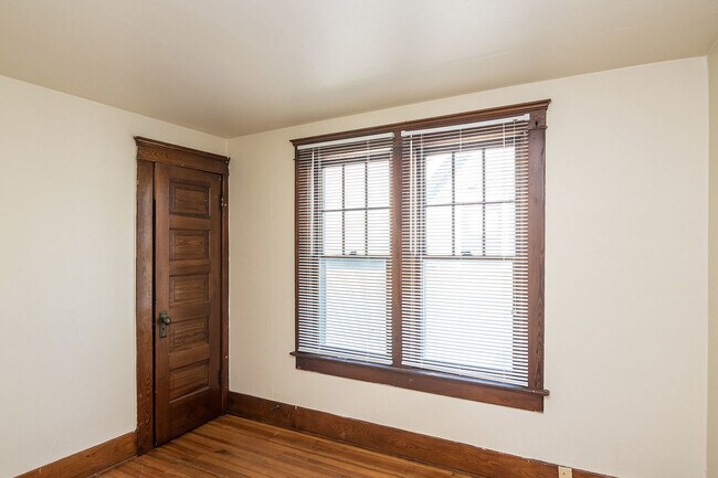 Building Photo - 112 Adams St