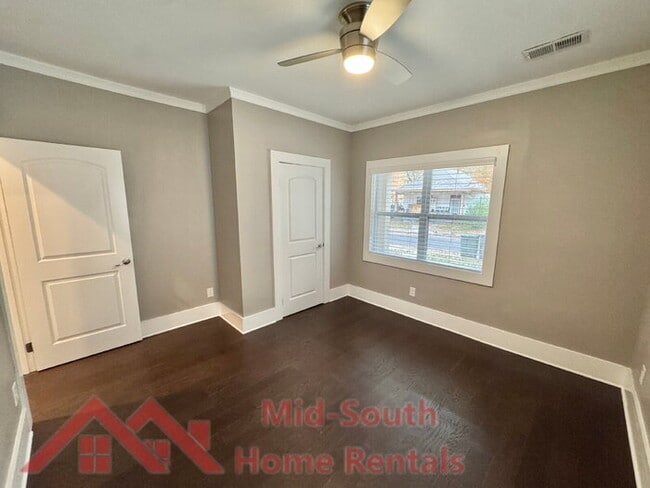 Building Photo - 1046 Tanglewood St