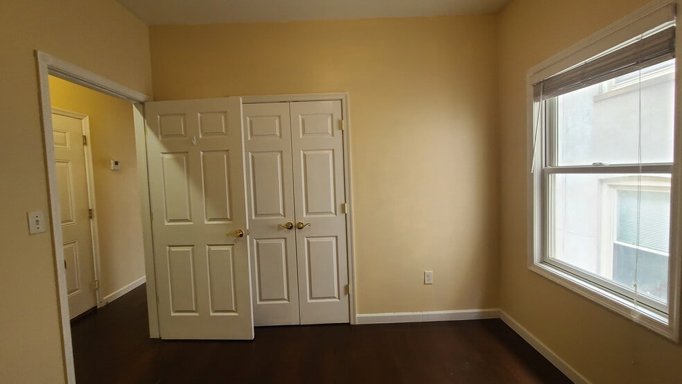 Building Photo - 43 Ravine Ave