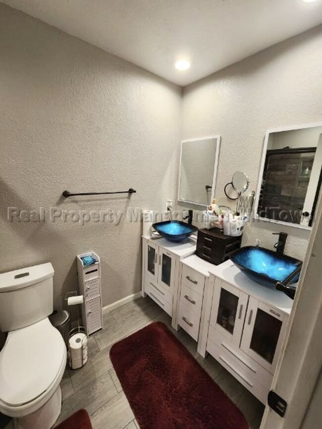 Building Photo - Charming Home in Established Community in ...