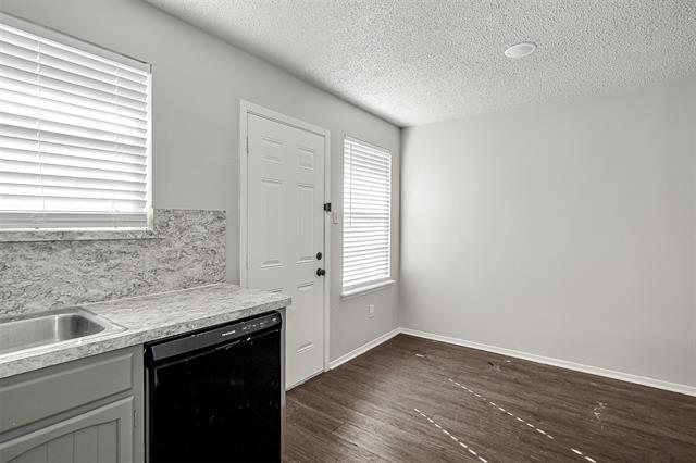 Building Photo - 1403 Courtney Pl