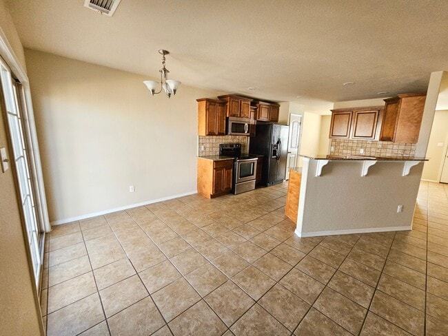 Building Photo - 605 Torrington Wy.