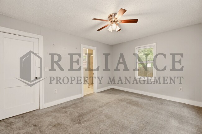 Building Photo - 703 S Grove Dr