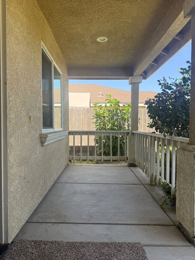 Building Photo - Don’t miss out on this 3 bedroom/2bath hom...