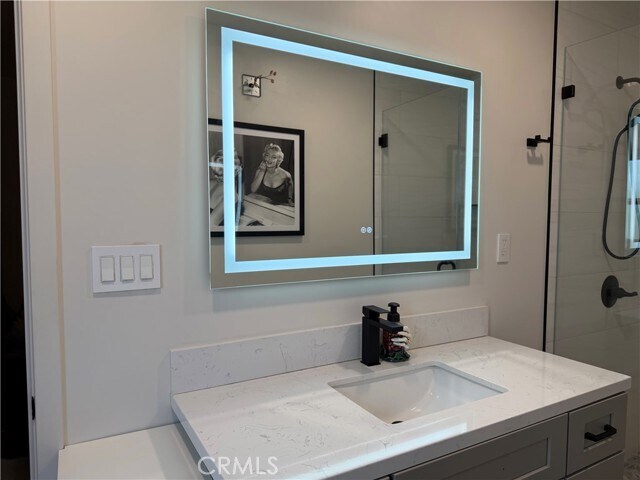 Building Photo - 9406 Rose Ave