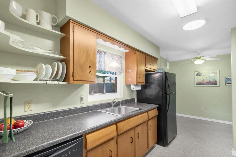 Building Photo - 1824 Chateau Dr W