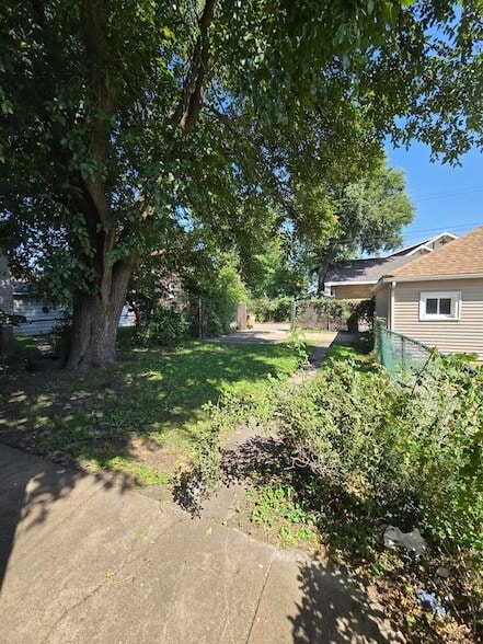 Building Photo - 3741 Parrish Ave