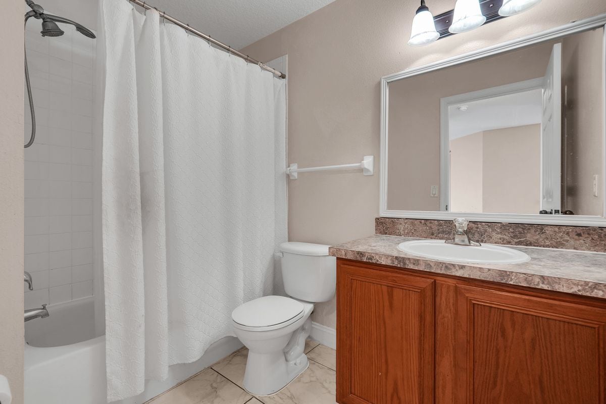 Building Photo - 810 Valnera Ct