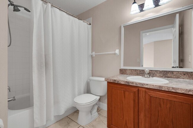 Building Photo - 810 Valnera Ct