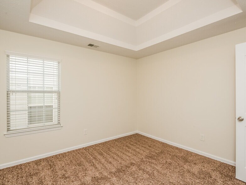 Building Photo - 70 Stony Oak Dr