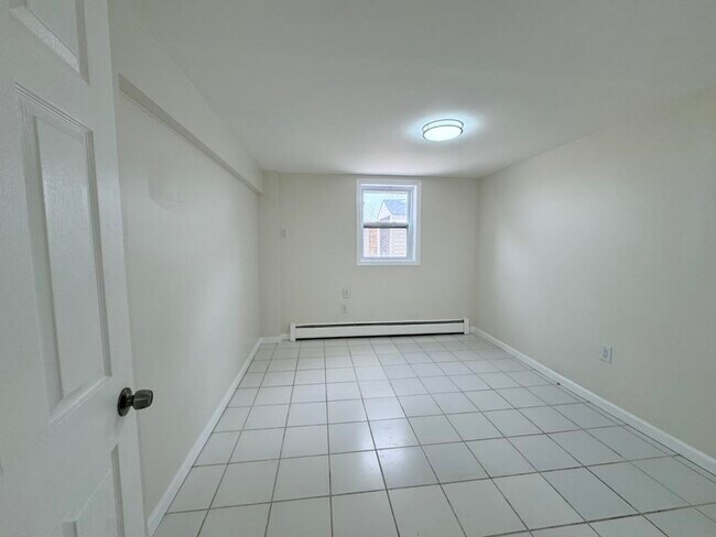Building Photo - 253 Webster Ave