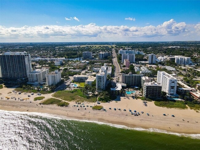 Building Photo - 2860 NE 14th St