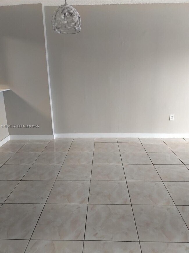 Building Photo - 16465 NE 22nd Ave