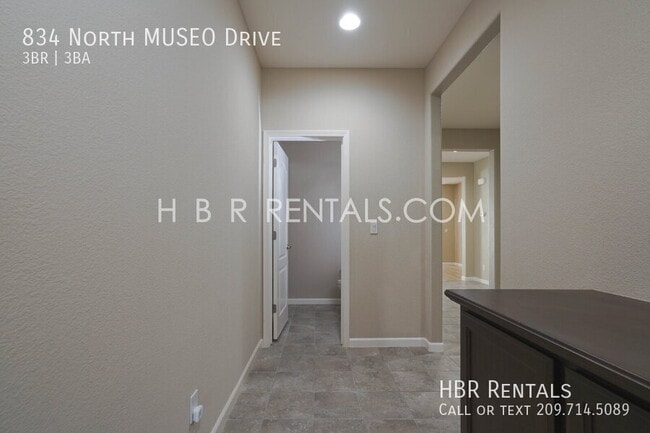 Building Photo - 834 N MUSEO Dr