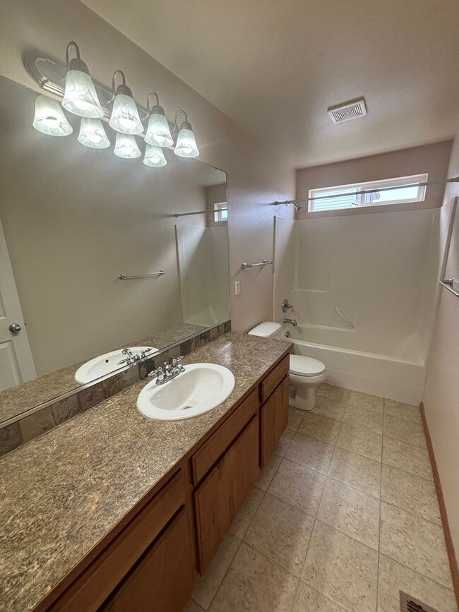 Building Photo - BEAUTIFUL HOME IN THE LANDINGS (APP#59)
