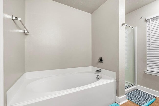Building Photo - 1011 Grassy View Dr