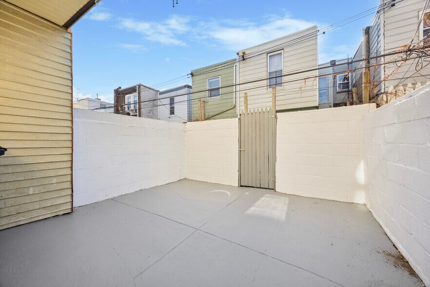 Building Photo - 524 Fernon St