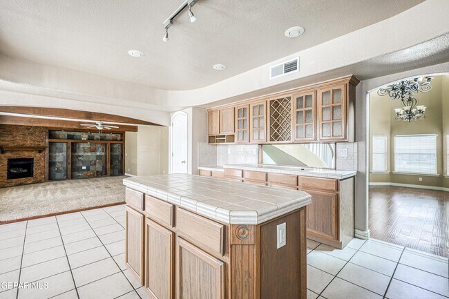 Building Photo - 4733 R L Shoemaker Dr