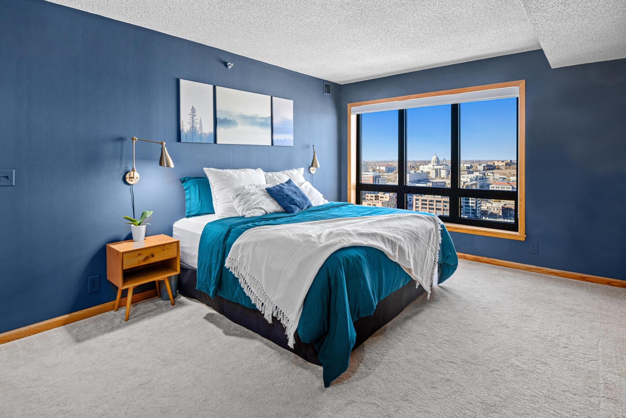 Building Photo - 168 6th St E