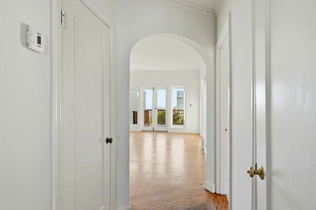 Building Photo - 685 47th Ave