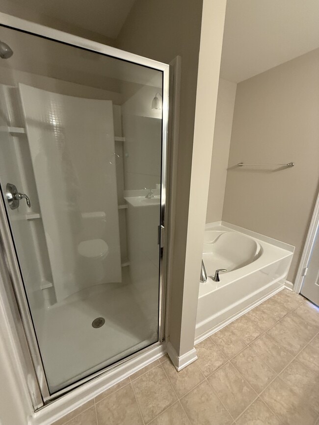 Building Photo - 6855 Coopers Hawk Trail