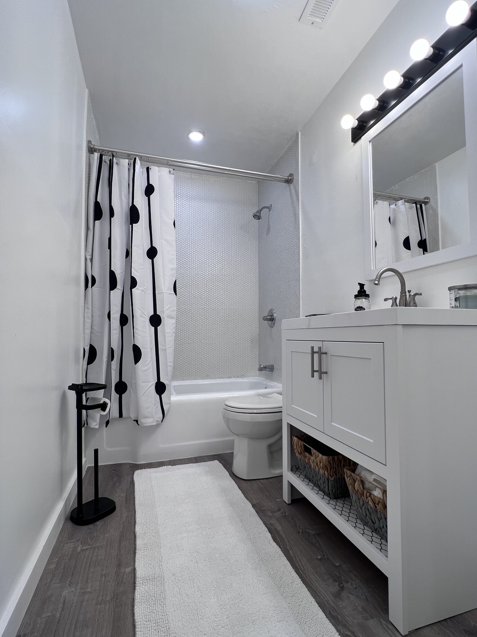 Bathroom with Bathtub - 620 Simpson St