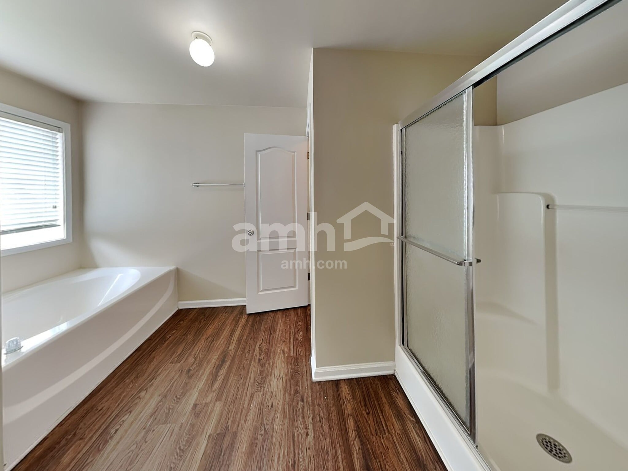 Building Photo - 148 Crescent Woode Dr