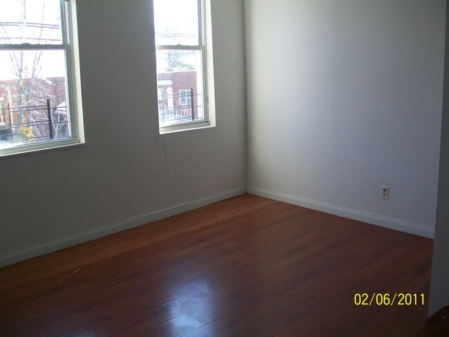 Building Photo - 353 Gorge Rd