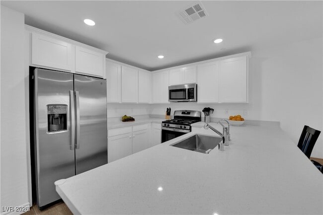 Building Photo - 6200 Foxes Dl St