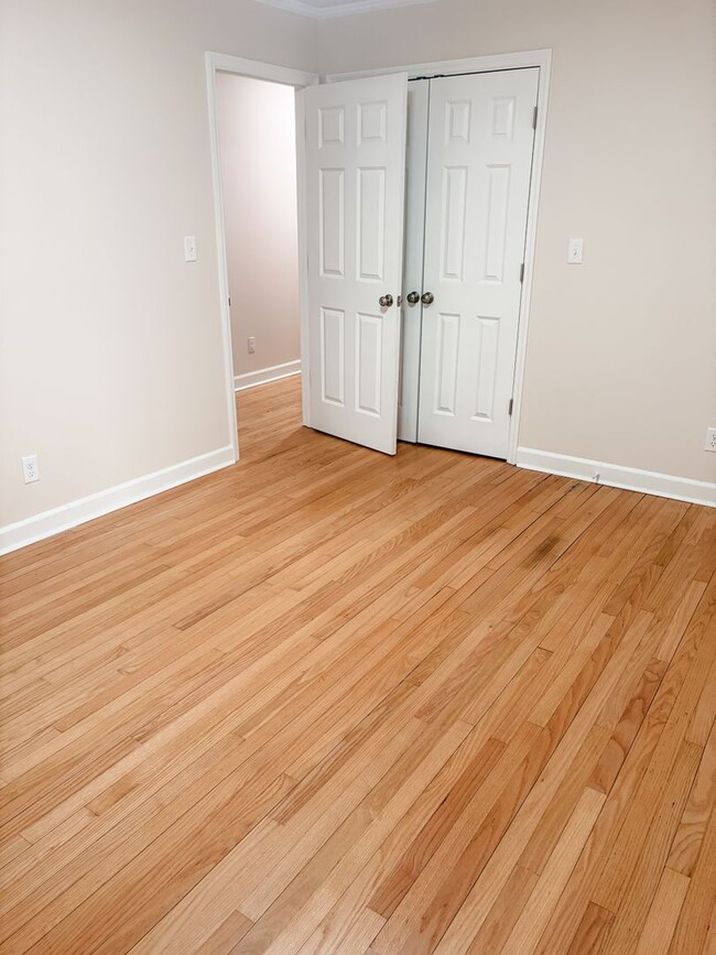 Building Photo - 609 E Chelly St