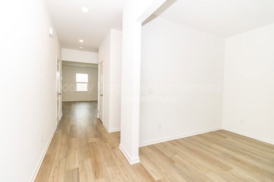 Building Photo - 105 Saddlebred Wy