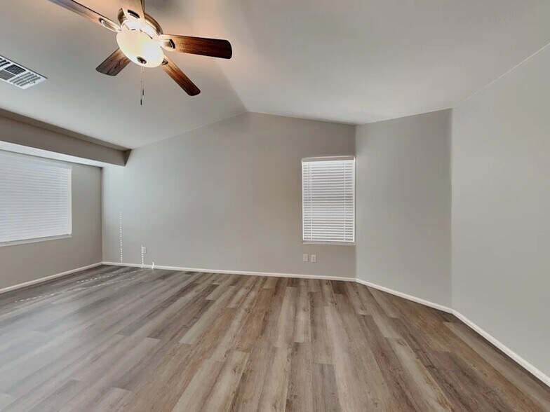 Building Photo - 7261 W Glenn Dr