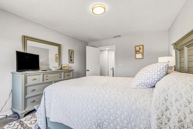 Building Photo - Available April 1st, 2026