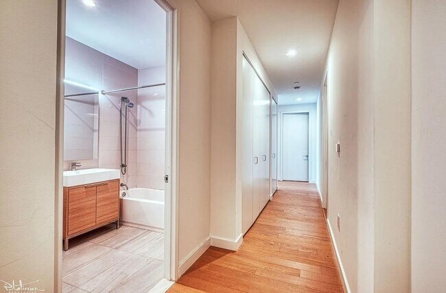 Building Photo - 4 bedroom in New York NY 10005
