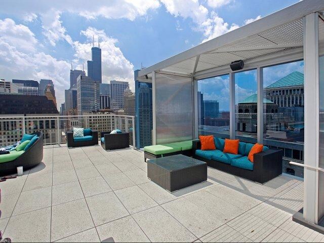 Building Photo - 352 N LaSalle St