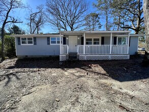 Building Photo - 723 Wren Rd