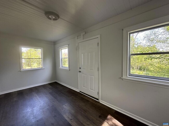 Building Photo - 4633 Garth Rd