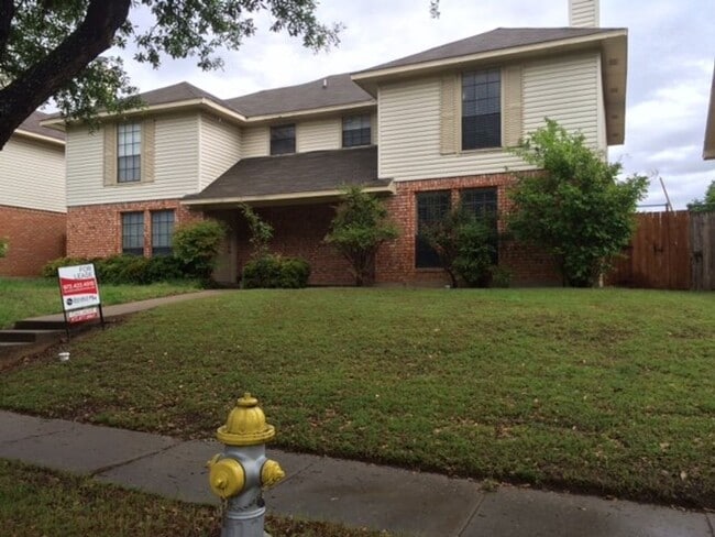 Primary Photo - Frisco - 3/2 half duplex, 2-story, 2-car g...