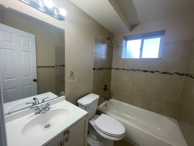 Building Photo - 2 Bed 1 Bath in East Denver Coming Soon!