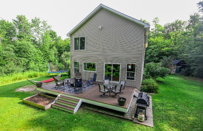 Building Photo - 1180 N Rd