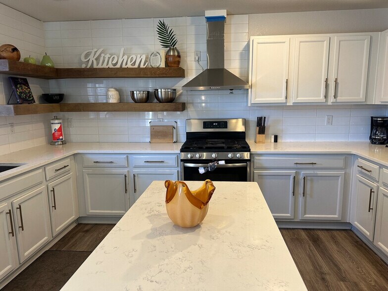 Building Photo - 11987 Bolton Dr