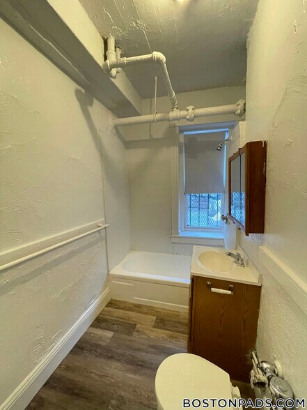 Building Photo - 1185 Boylston St
